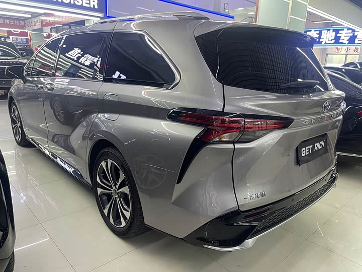 Фото 7 - Toyota Granvia