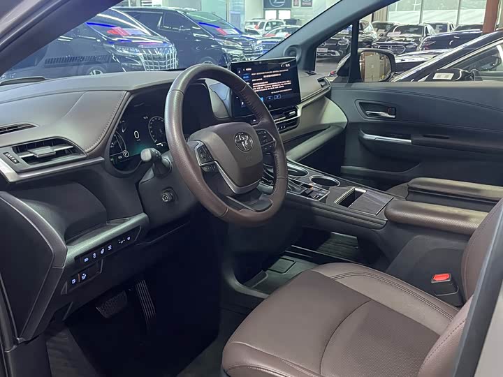 Фото 9 - Toyota Granvia