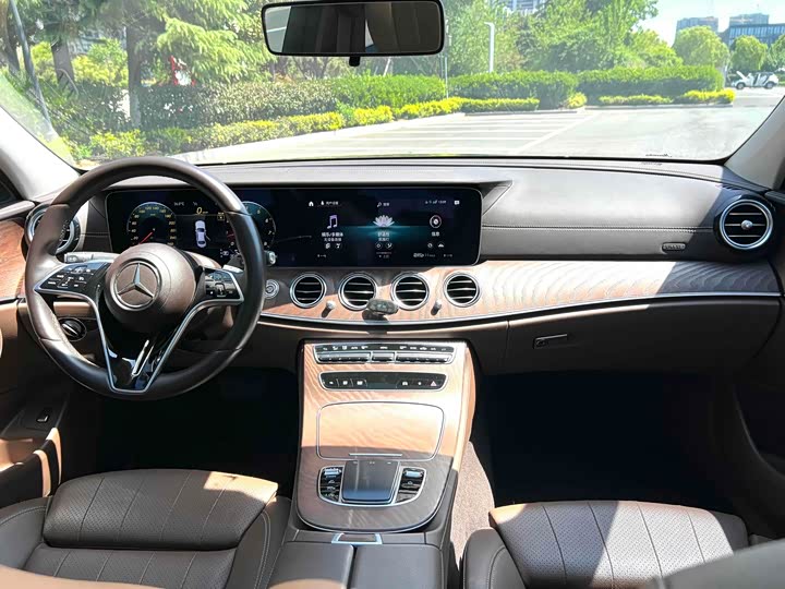 Фото 11 - Mercedes-Benz E-Class