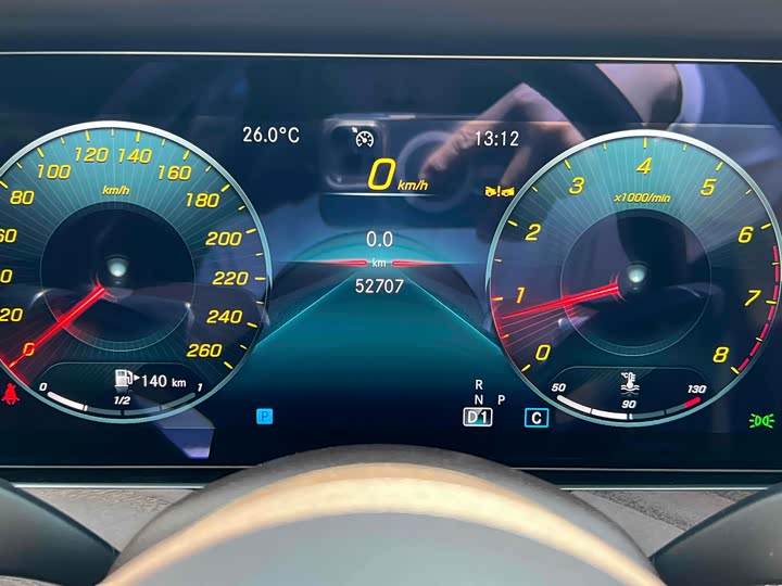 Фото 12 - Mercedes-Benz E-Class