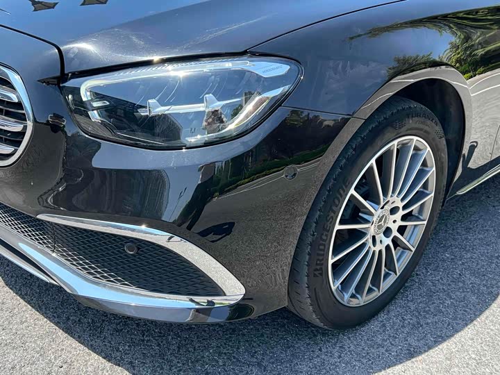 Фото 14 - Mercedes-Benz E-Class