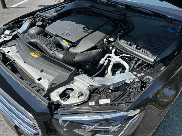 Фото 16 - Mercedes-Benz E-Class