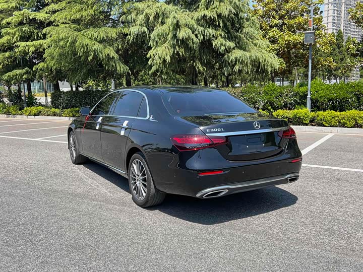 Фото 4 - Mercedes-Benz E-Class