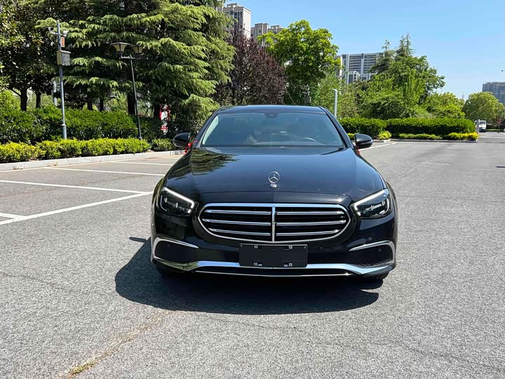 Фото 5 - Mercedes-Benz E-Class