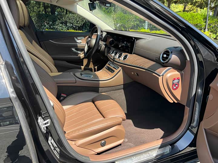 Фото 9 - Mercedes-Benz E-Class