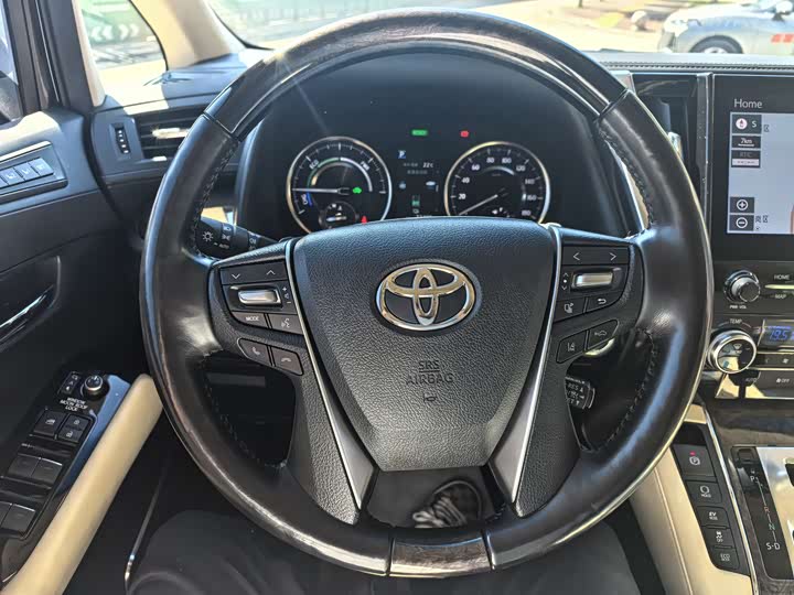 Фото 10 - Toyota Vellfire