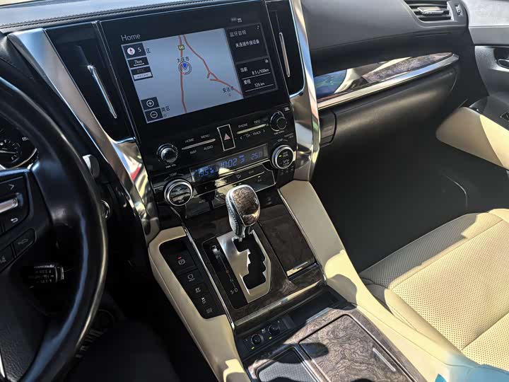 Фото 11 - Toyota Vellfire