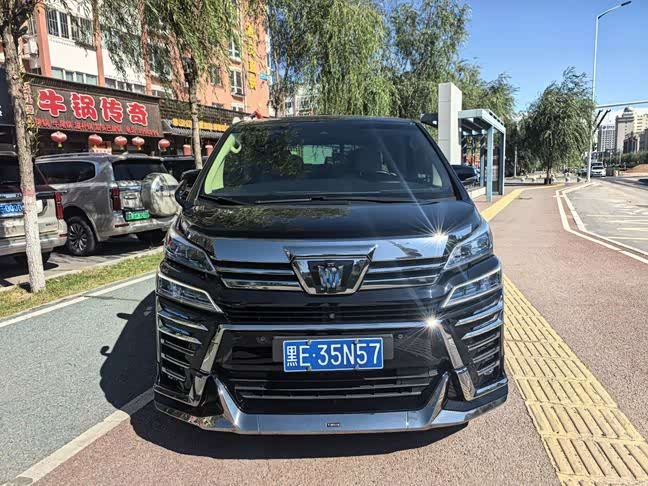 Фото 2 - Toyota Vellfire