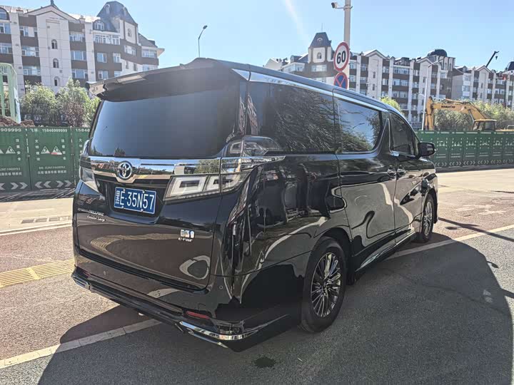 Фото 4 - Toyota Vellfire