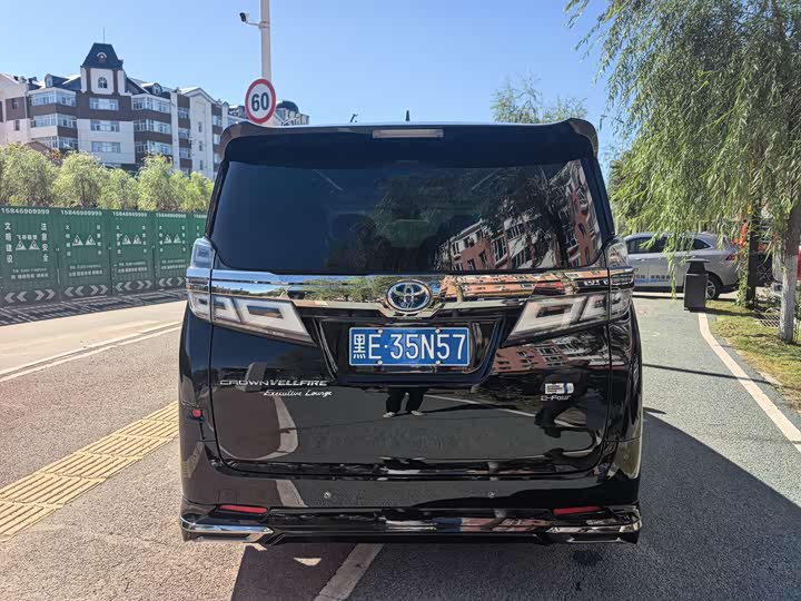 Фото 5 - Toyota Vellfire