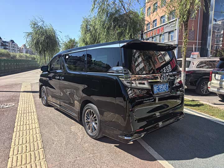 Фото 6 - Toyota Vellfire