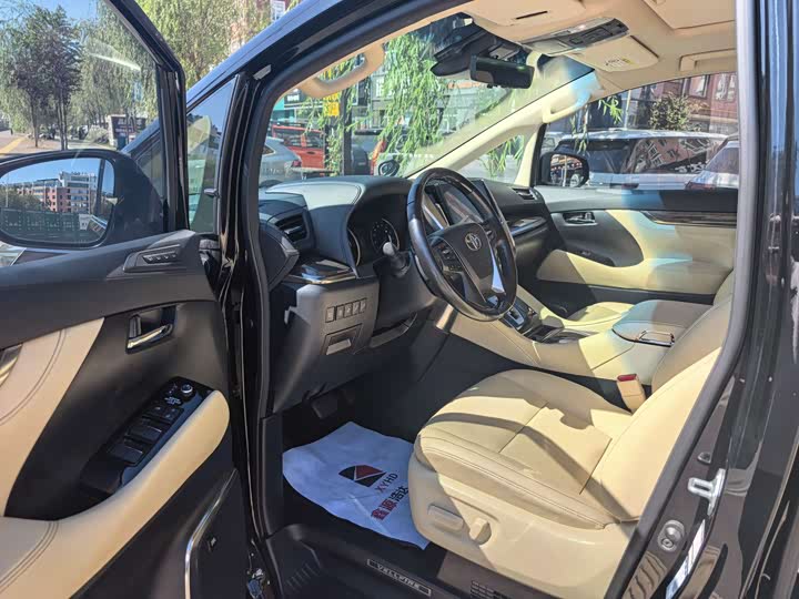 Фото 7 - Toyota Vellfire