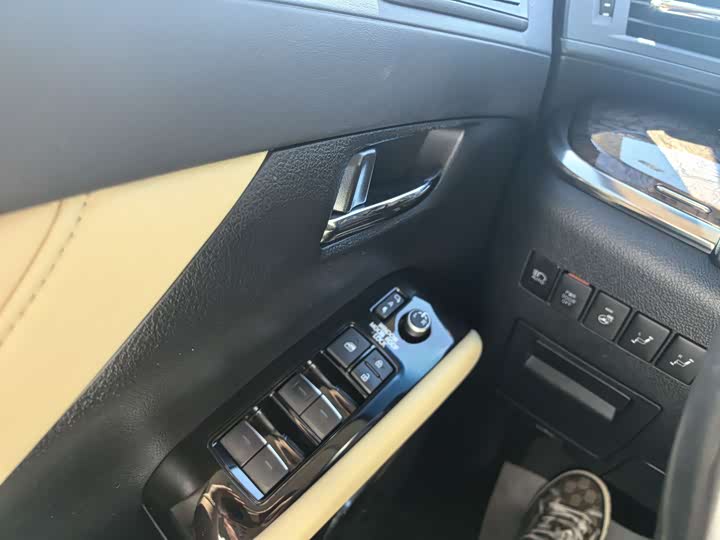 Фото 8 - Toyota Vellfire