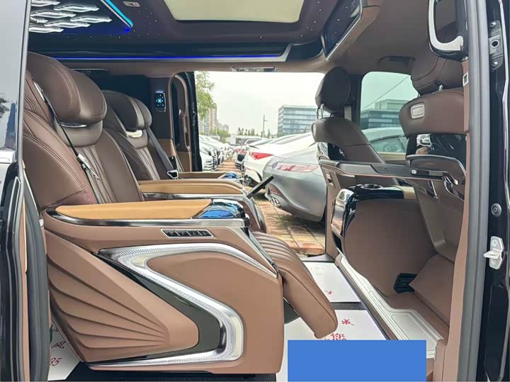 Фото 12 - Mercedes-Benz V-Class