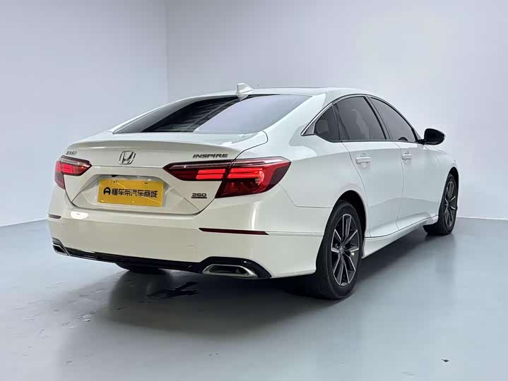 Фото 5 - Honda Inspire