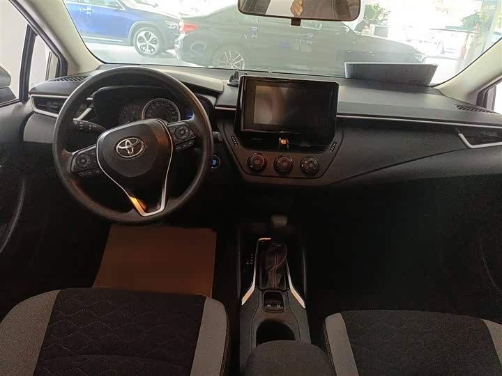 Фото 10 - Toyota Corolla