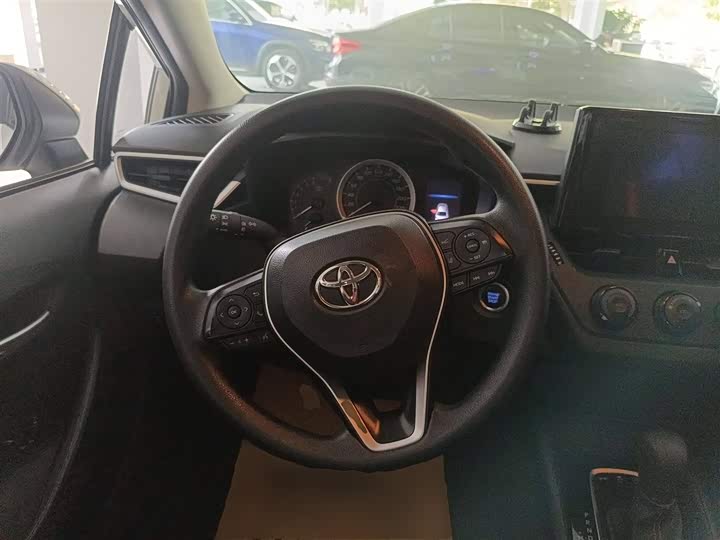 Фото 11 - Toyota Corolla