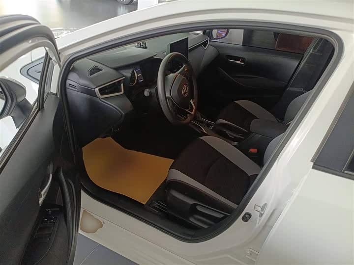 Фото 16 - Toyota Corolla