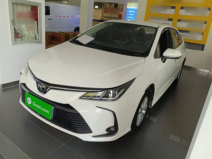 Фото 2 - Toyota Corolla