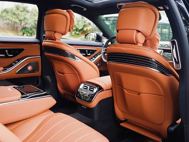 Фото 18 - Mercedes-Benz S-Class