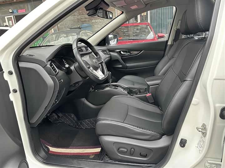 Фото 13 - Nissan X-Trail