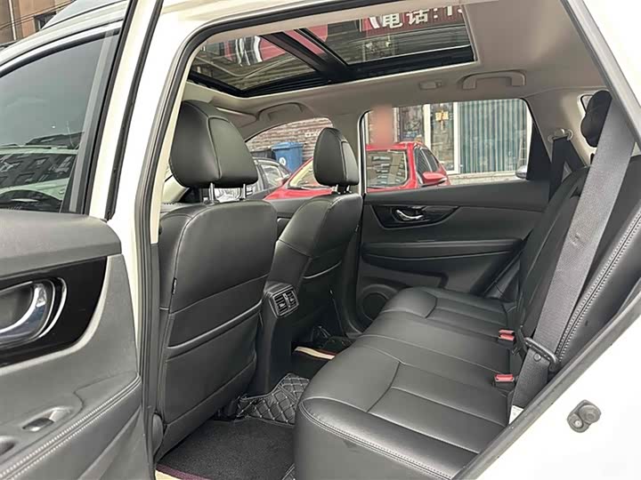 Фото 14 - Nissan X-Trail