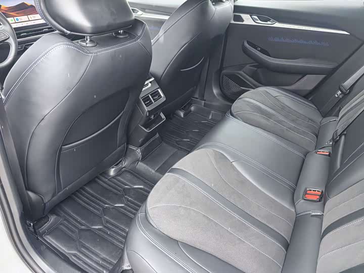 Фото 6 - Geely Preface