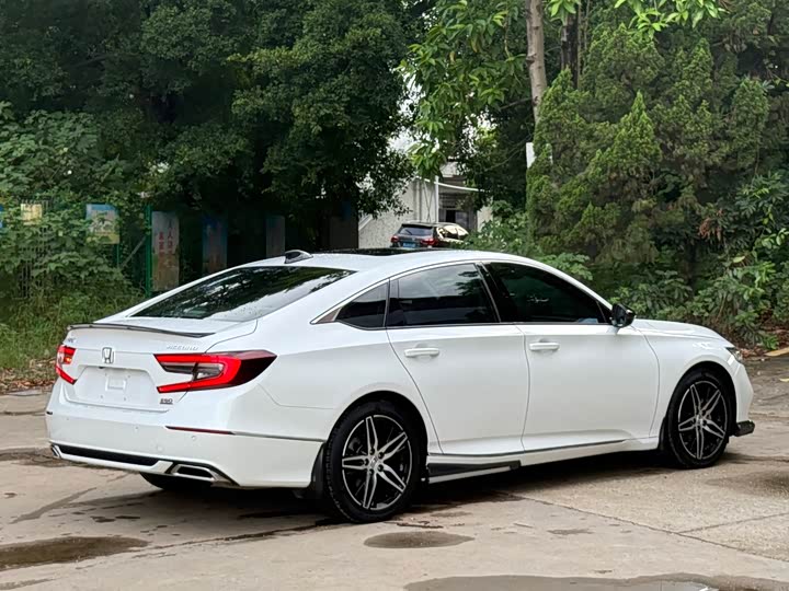 Фото 7 - Honda Accord