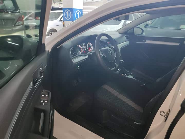 Фото 16 - Volkswagen Lamando L