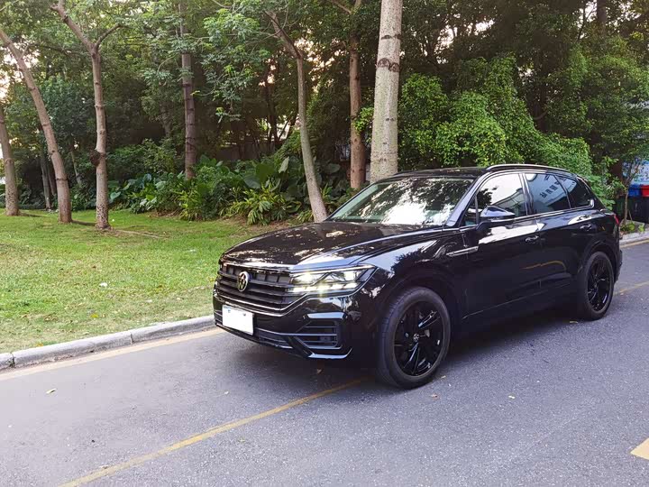 Фото 1 - Volkswagen Touareg