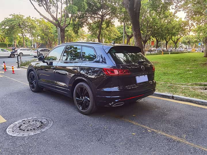 Фото 10 - Volkswagen Touareg