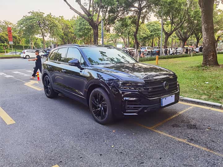 Фото 2 - Volkswagen Touareg