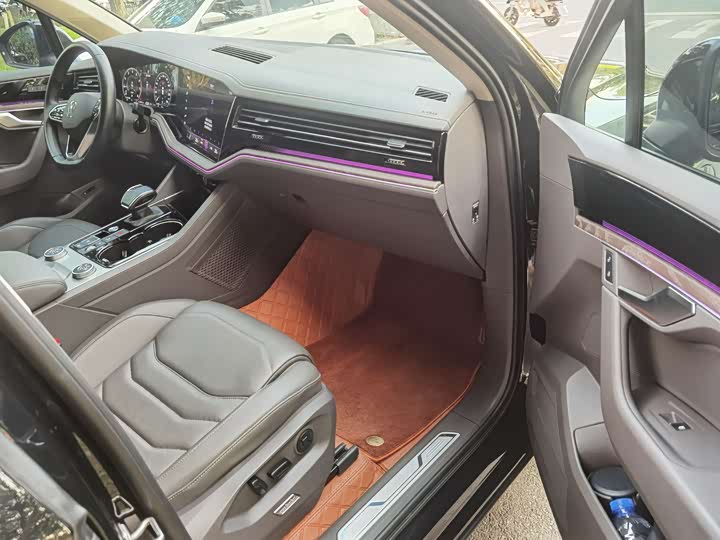 Фото 3 - Volkswagen Touareg