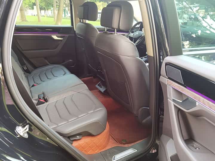 Фото 4 - Volkswagen Touareg