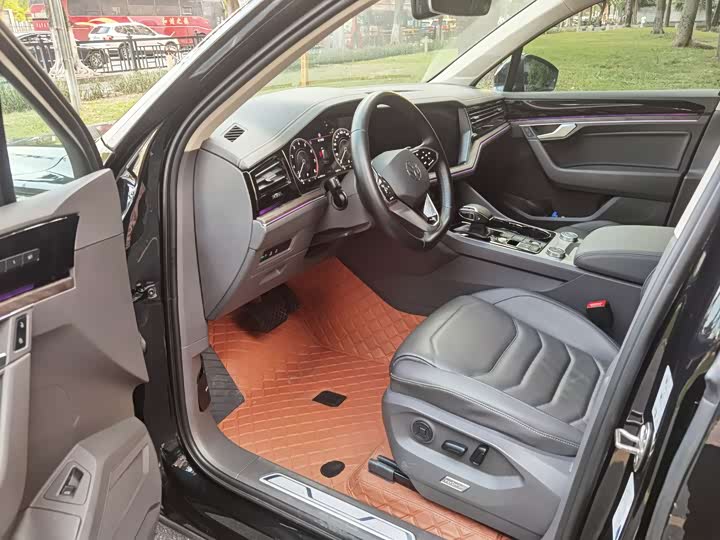 Фото 8 - Volkswagen Touareg