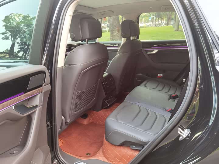 Фото 9 - Volkswagen Touareg