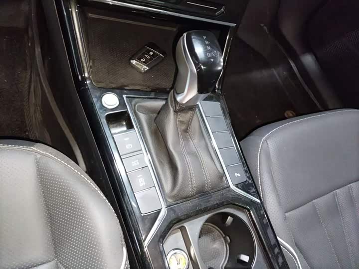 Фото 11 - Volkswagen Passat