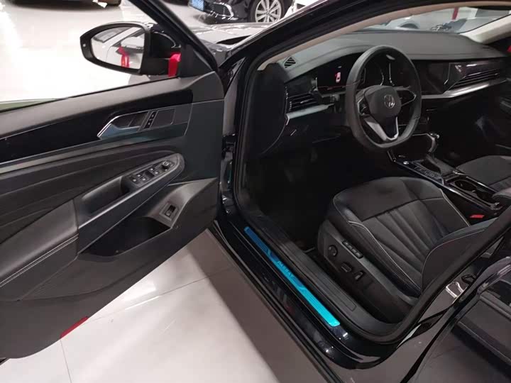 Фото 12 - Volkswagen Passat