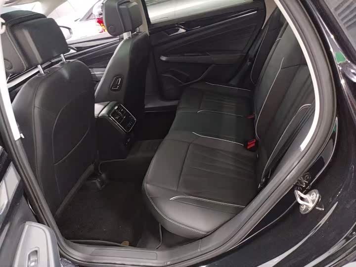 Фото 13 - Volkswagen Passat