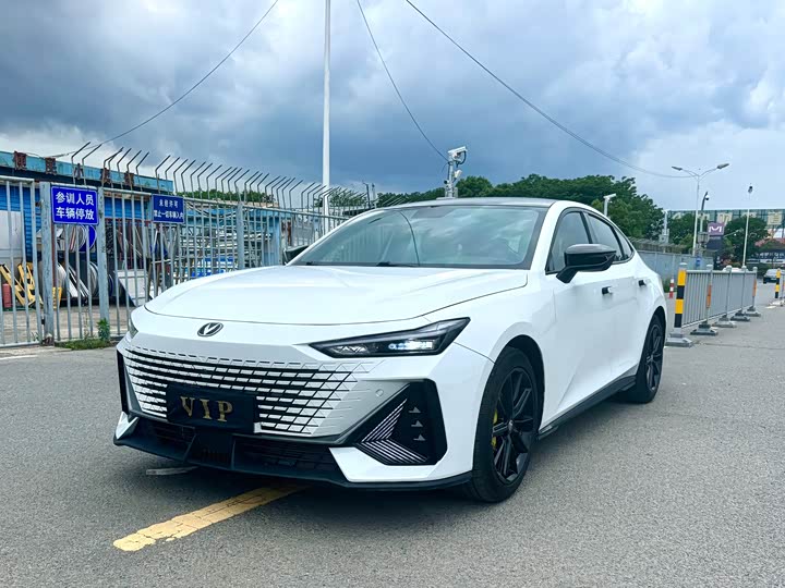 Фото 1 - Changan UNI-V