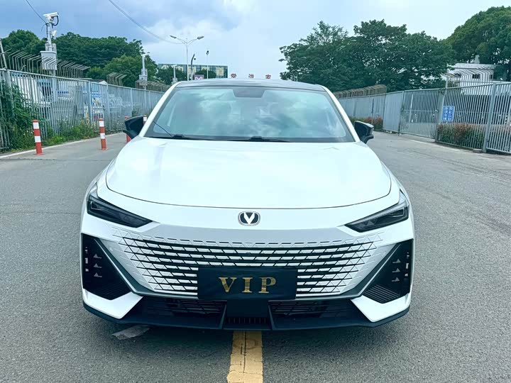 Фото 2 - Changan UNI-V