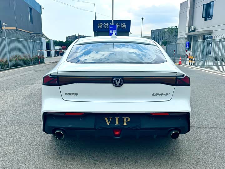 Фото 9 - Changan UNI-V