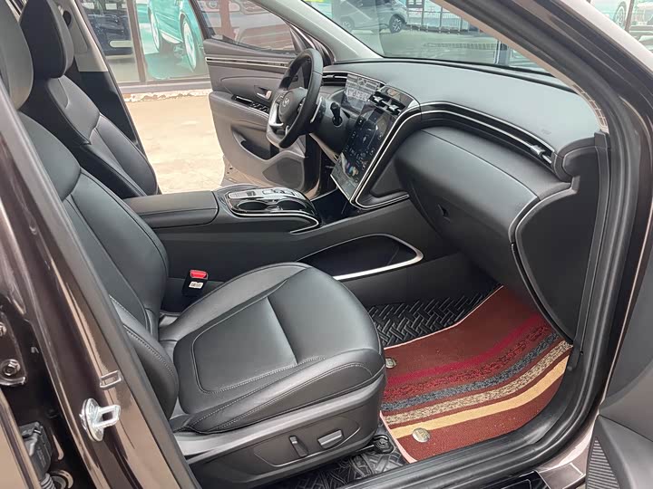 Фото 11 - Hyundai Tucson L