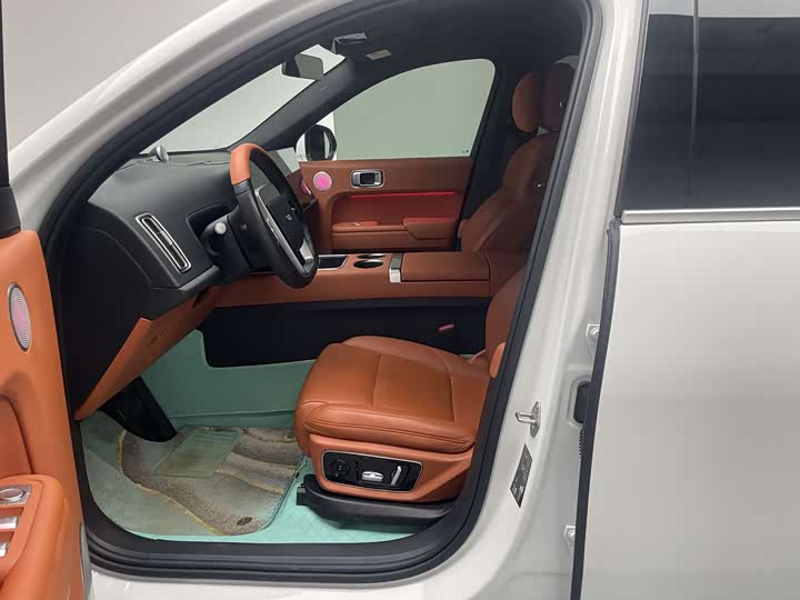 Фото 13 - LiXiang L7