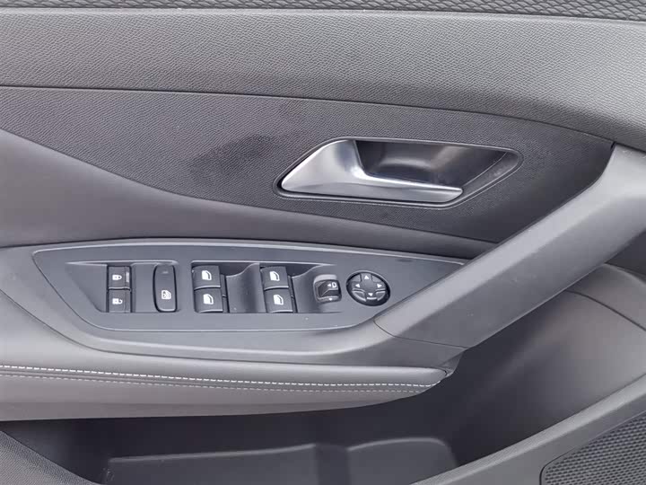 Фото 9 - Peugeot 408X