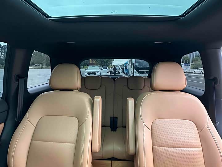 Фото 11 - LiXiang One