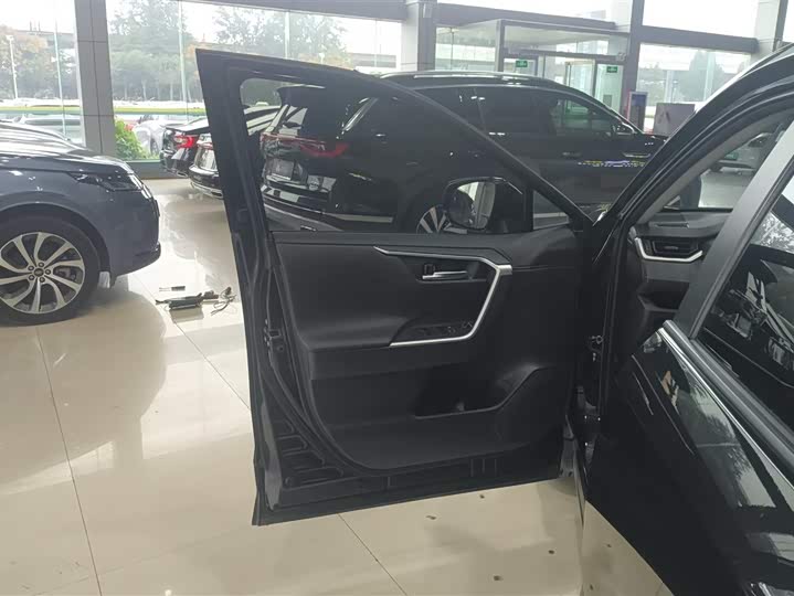 Фото 7 - Toyota Wildlander