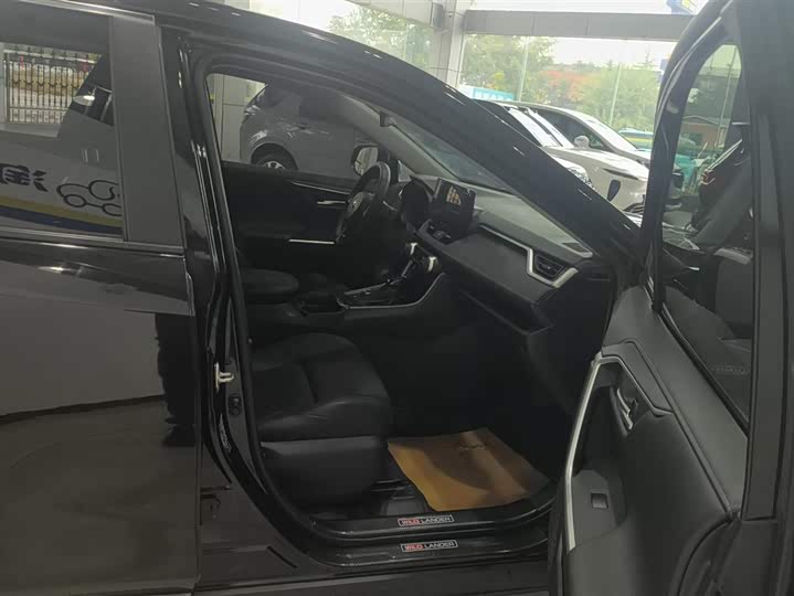 Фото 8 - Toyota Wildlander