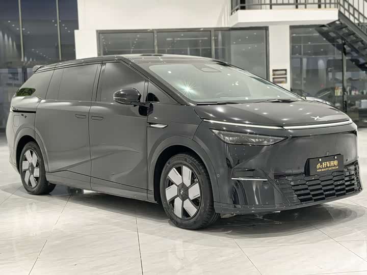 Фото 3 - XPeng X9