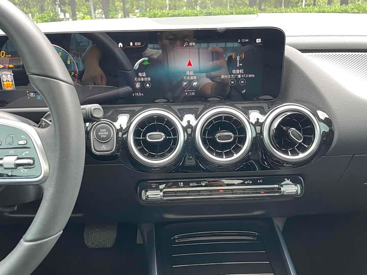 Фото 12 - Mercedes-Benz GLA-Class